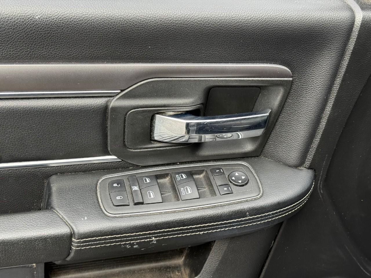 Ram 1500 Classic Vehicle Full-screen Gallery Image 06