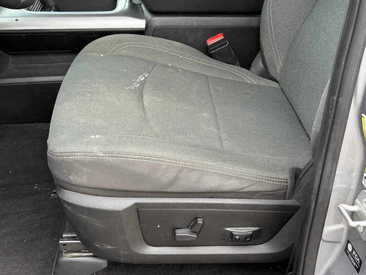 Ram 1500 Classic Vehicle Full-screen Gallery Image 07