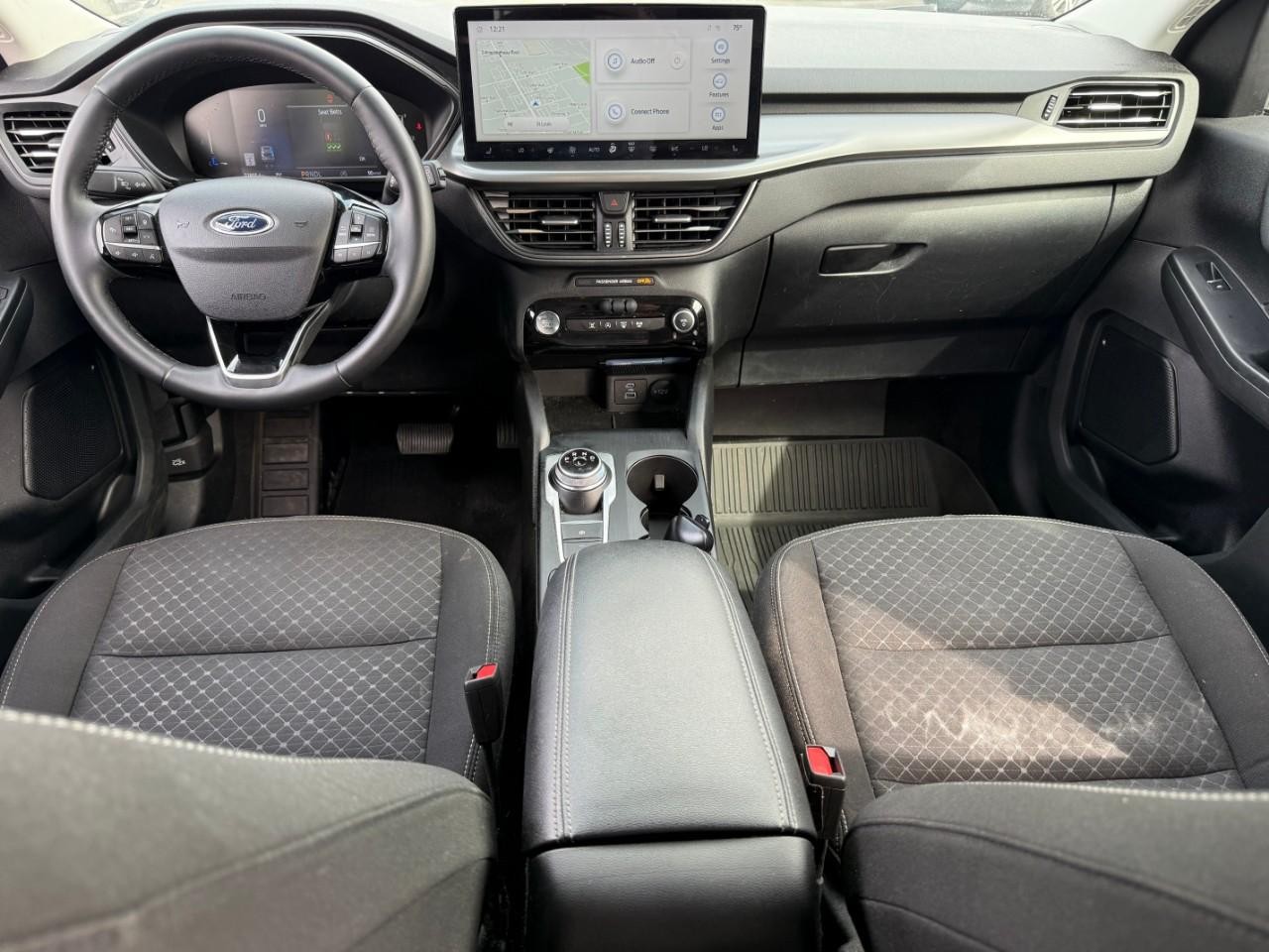 Ford Escape Vehicle Full-screen Gallery Image 06