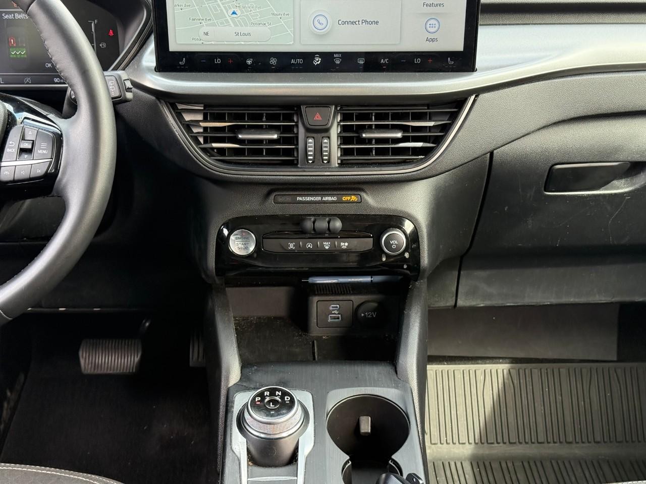 Ford Escape Vehicle Full-screen Gallery Image 10