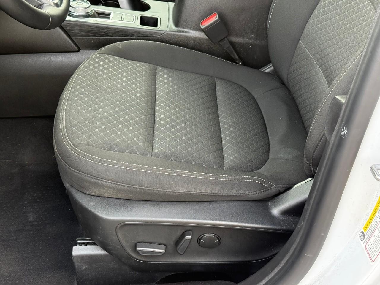 Ford Escape Vehicle Full-screen Gallery Image 13