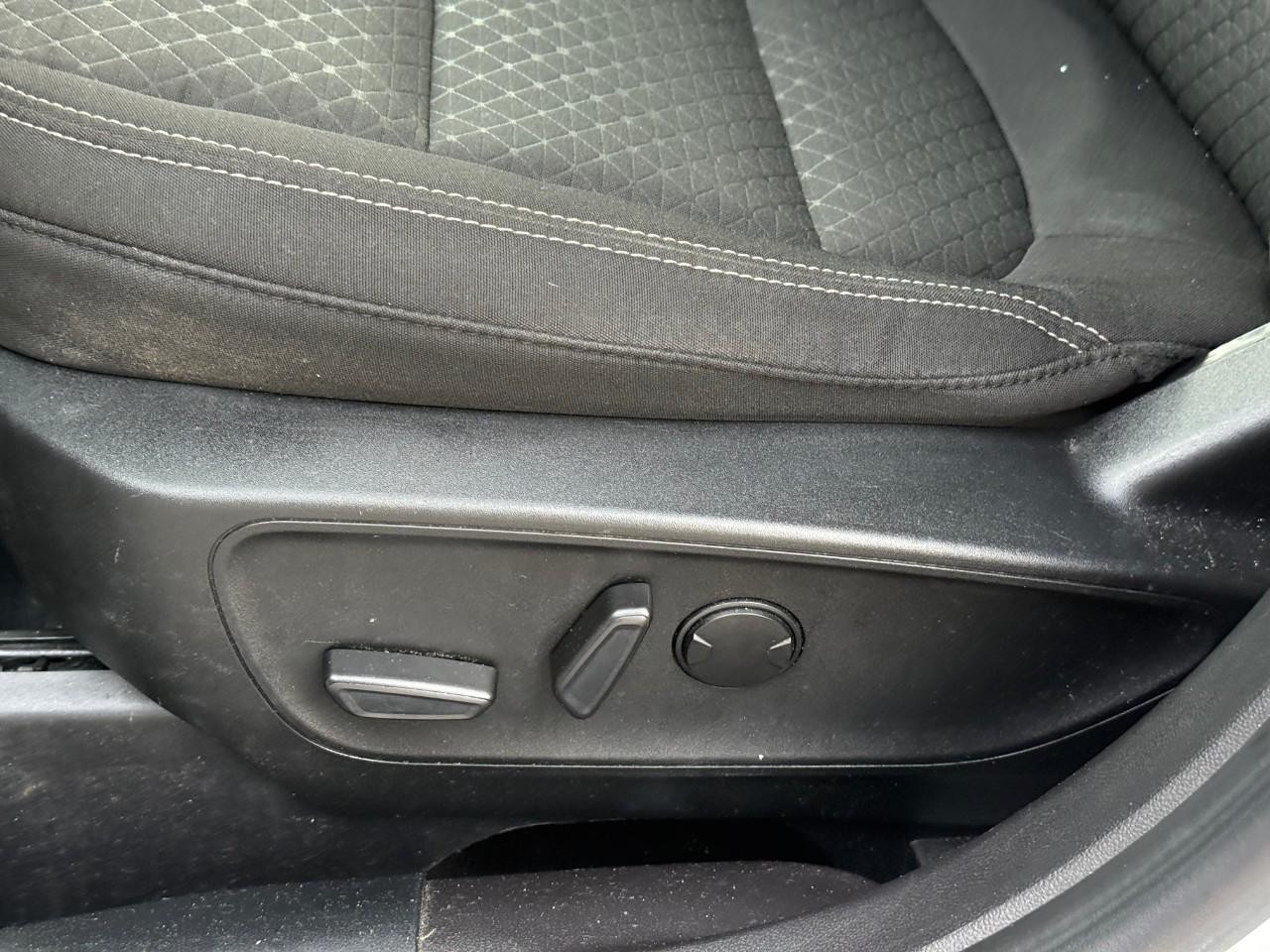 Ford Escape Vehicle Full-screen Gallery Image 14