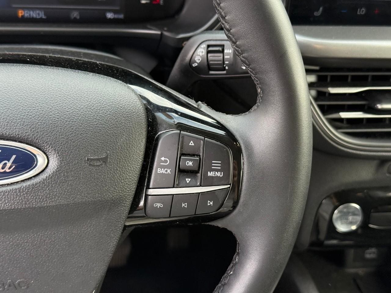 Ford Escape Vehicle Full-screen Gallery Image 16