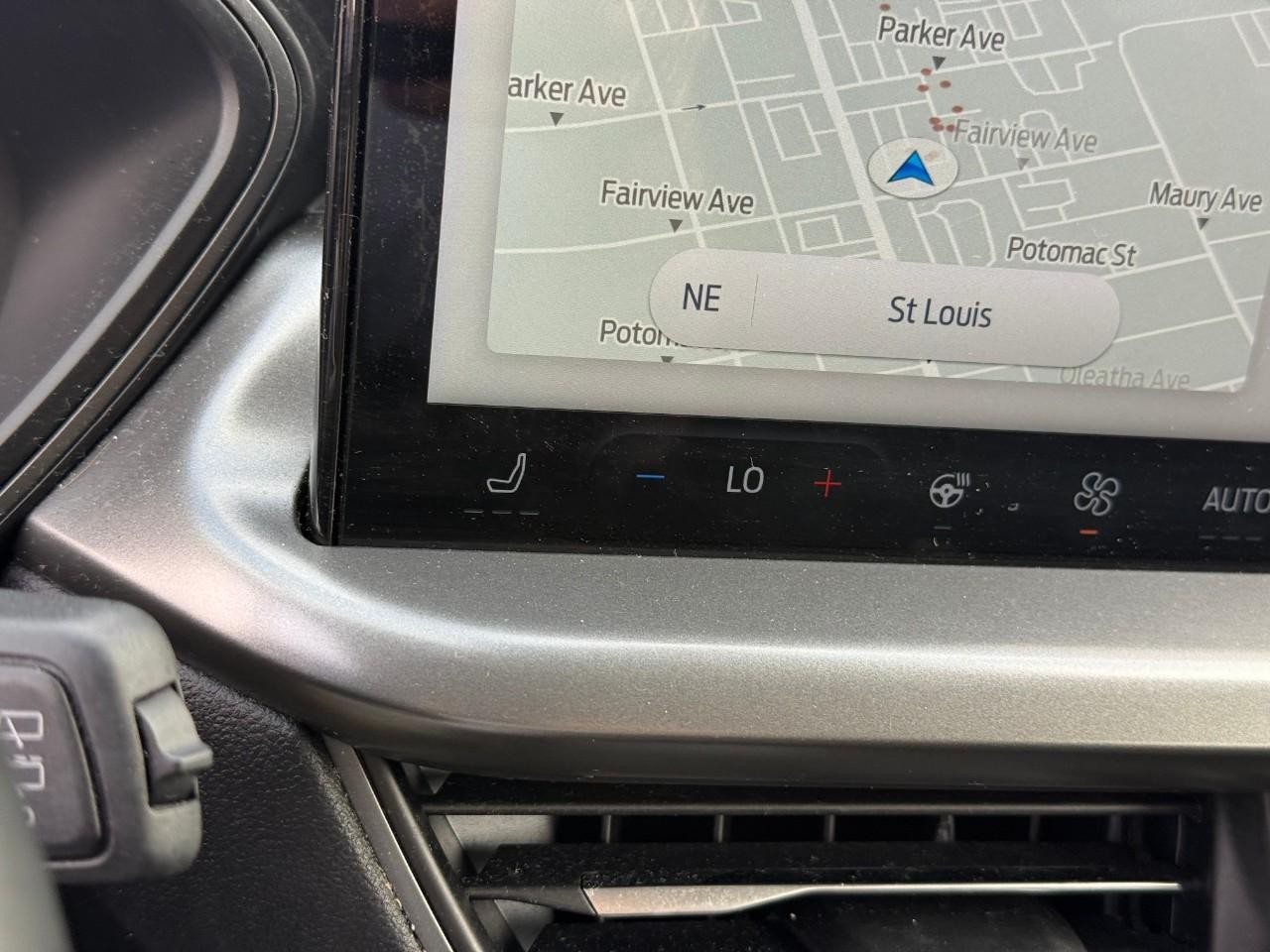 Ford Escape Vehicle Full-screen Gallery Image 20