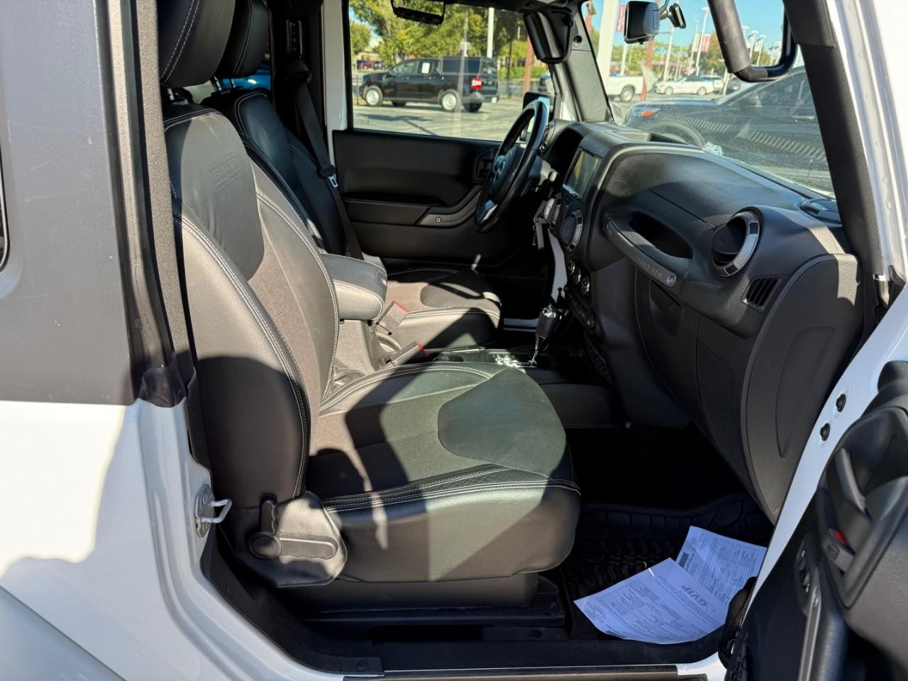 Jeep Wrangler JK Vehicle Full-screen Gallery Image 05