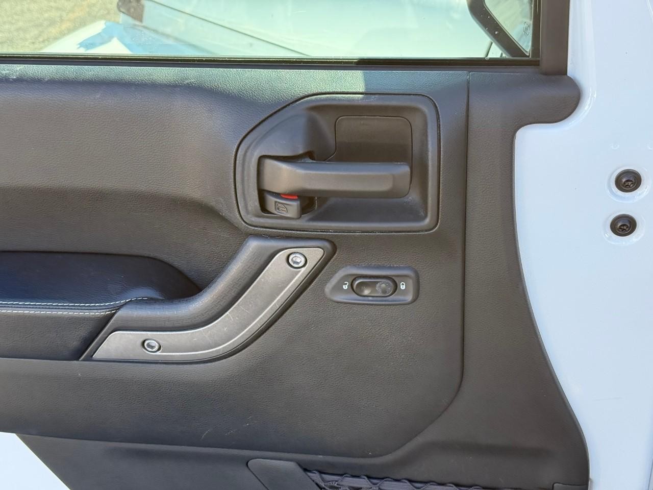 Jeep Wrangler JK Vehicle Full-screen Gallery Image 06