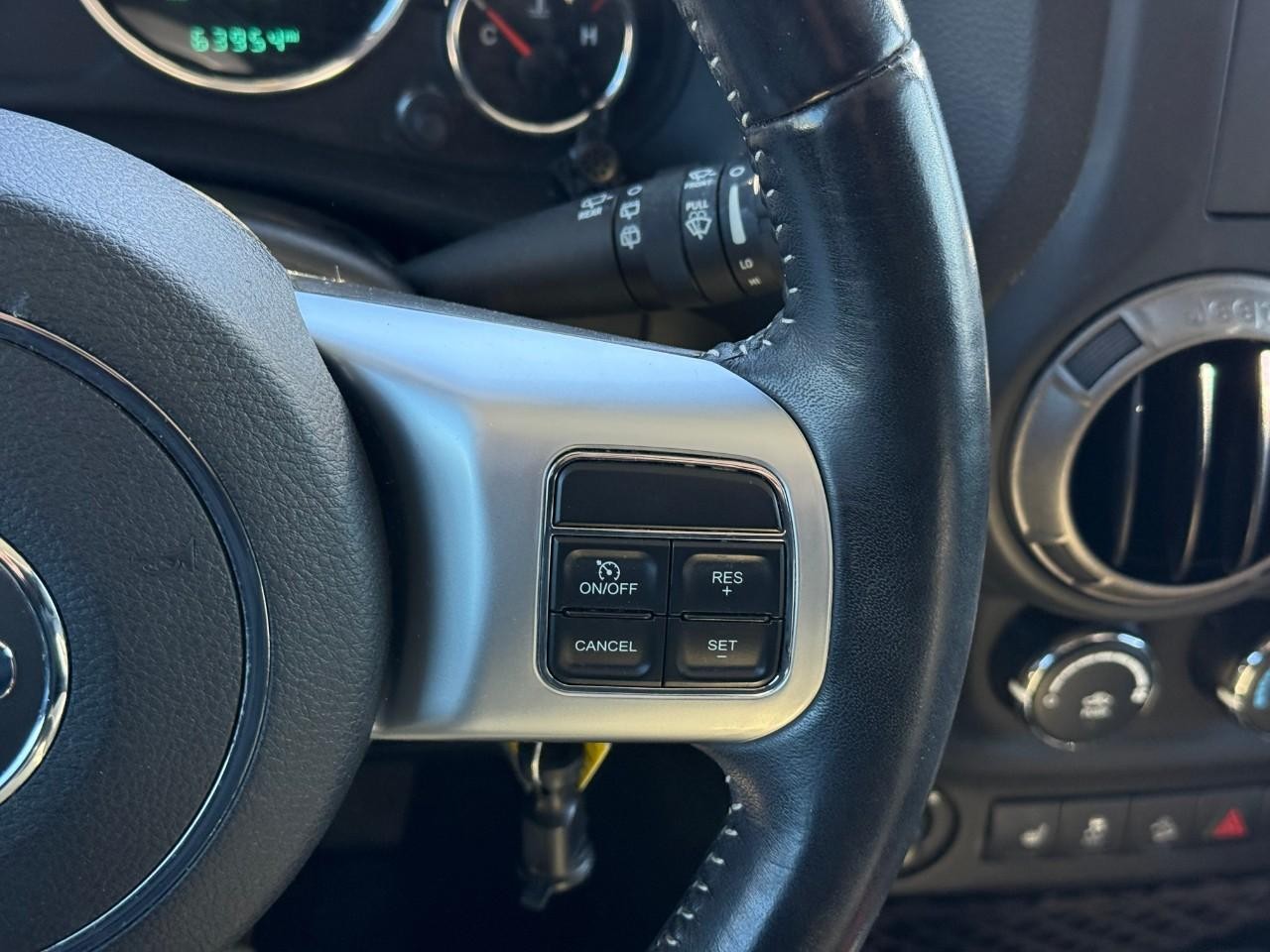 Jeep Wrangler JK Vehicle Full-screen Gallery Image 09