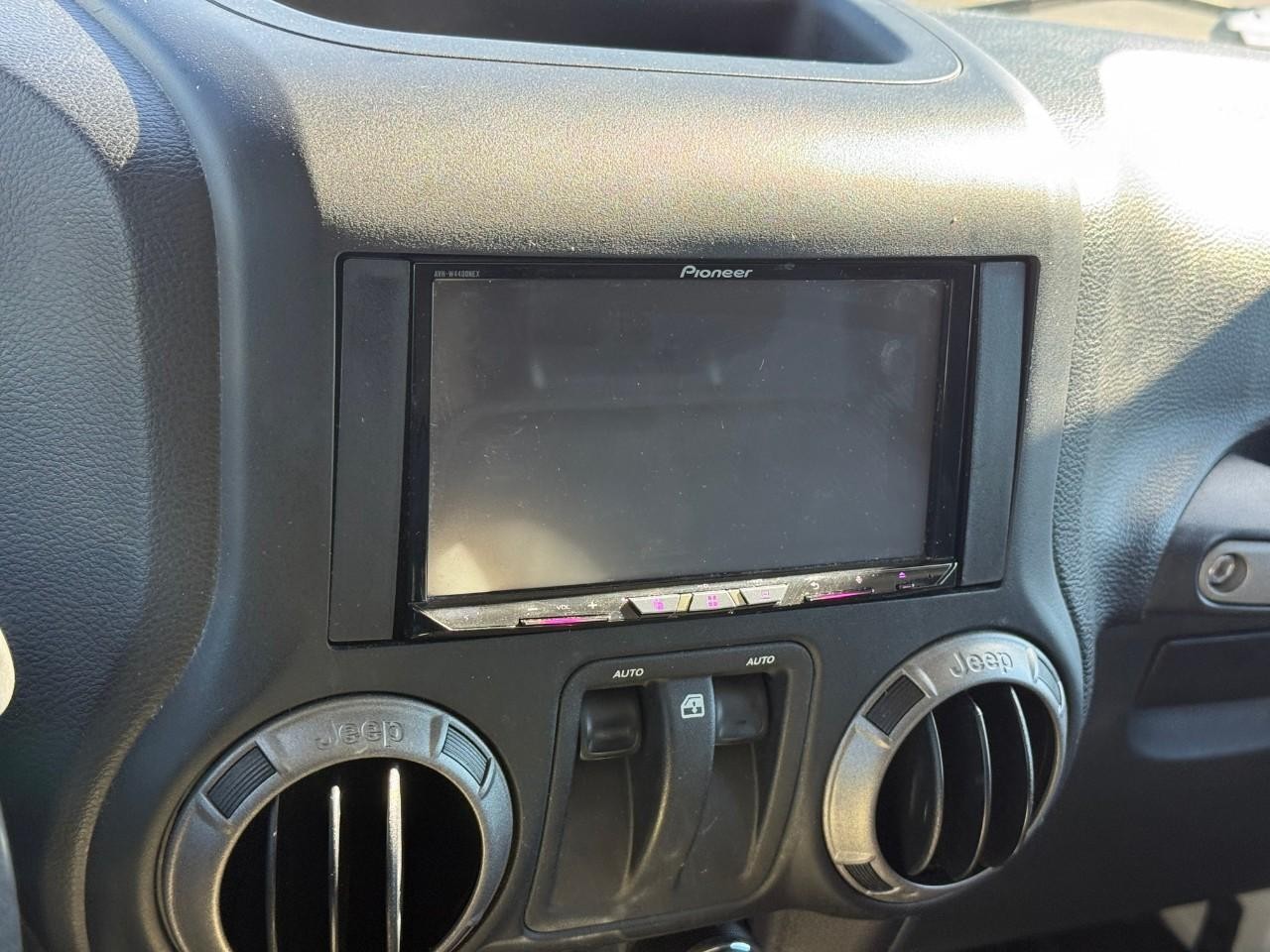 Jeep Wrangler JK Vehicle Full-screen Gallery Image 13