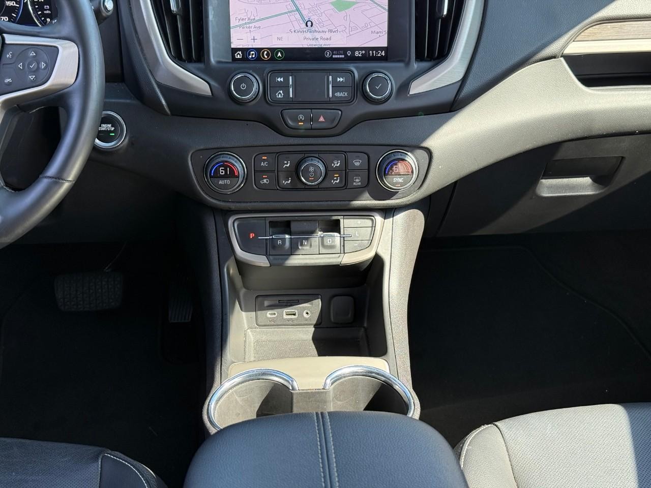 GMC Terrain Vehicle Full-screen Gallery Image 09