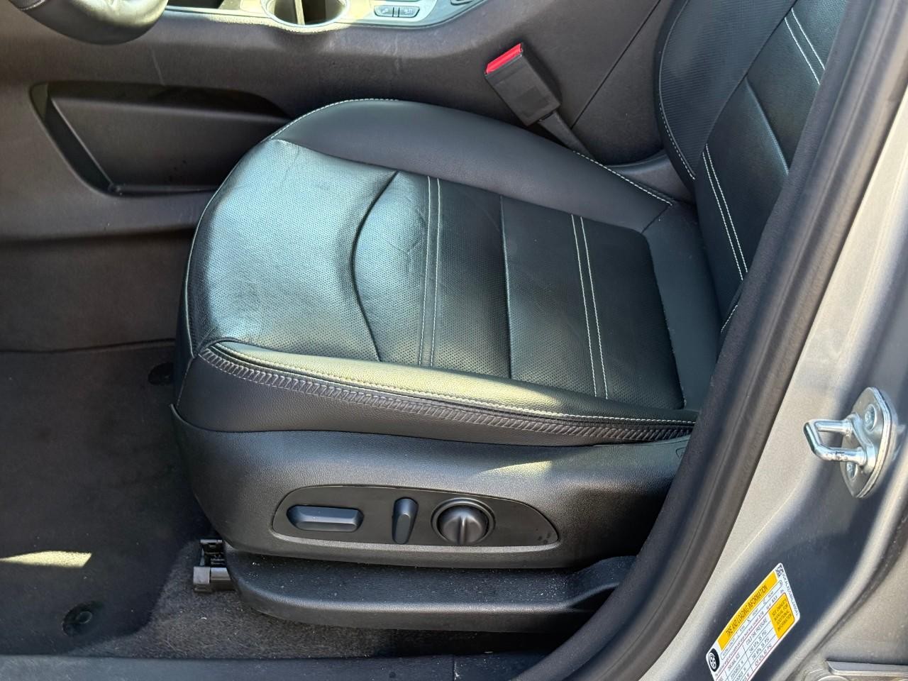 GMC Terrain Vehicle Full-screen Gallery Image 12