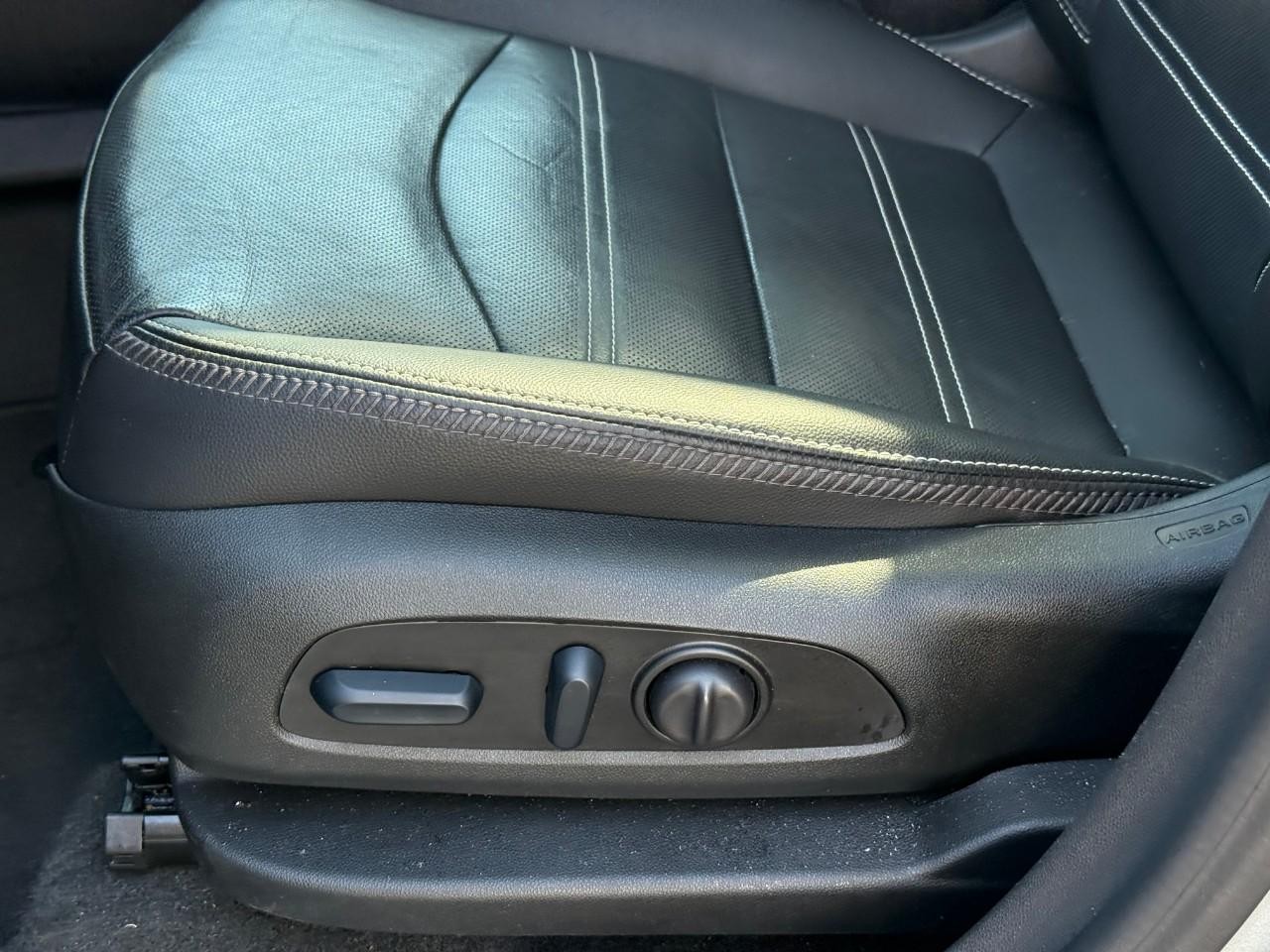 GMC Terrain Vehicle Full-screen Gallery Image 13