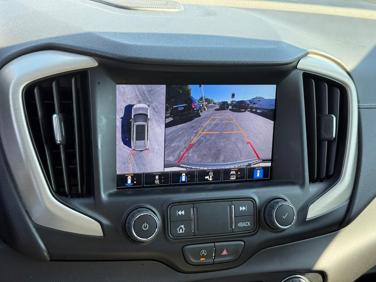 GMC Terrain Vehicle Full-screen Gallery Image 14