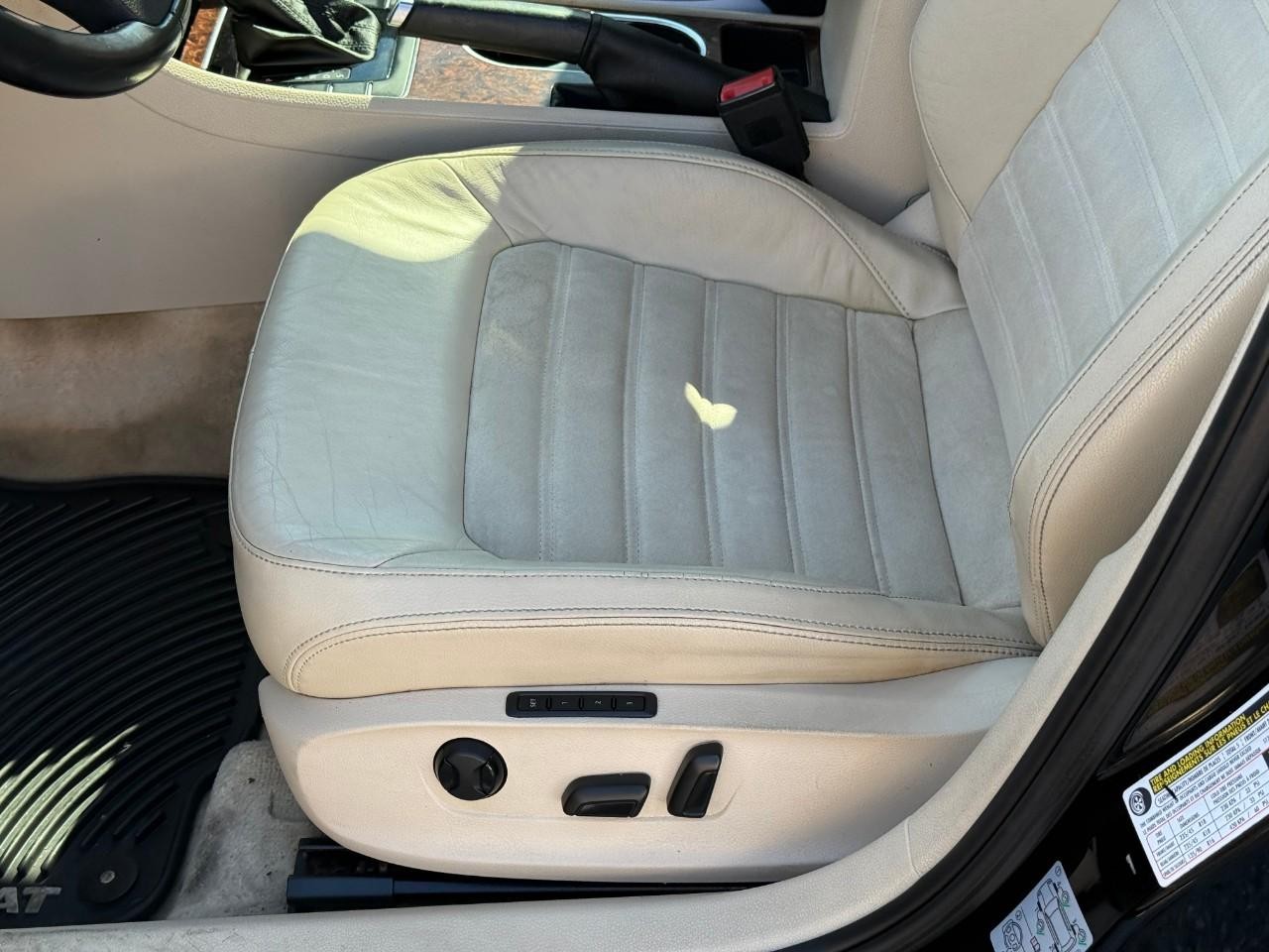 Volkswagen Passat Vehicle Full-screen Gallery Image 13