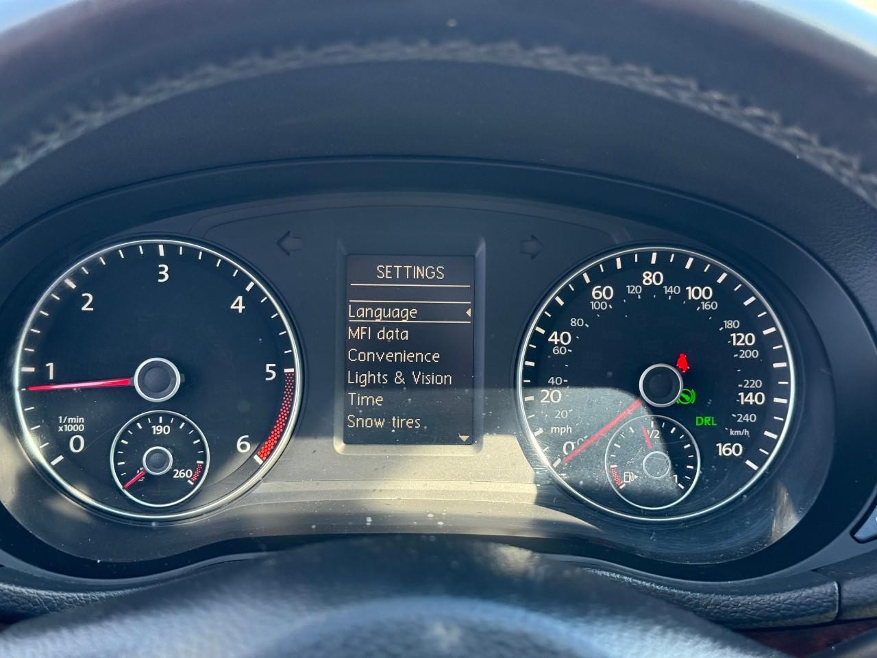 Volkswagen Passat Vehicle Full-screen Gallery Image 17