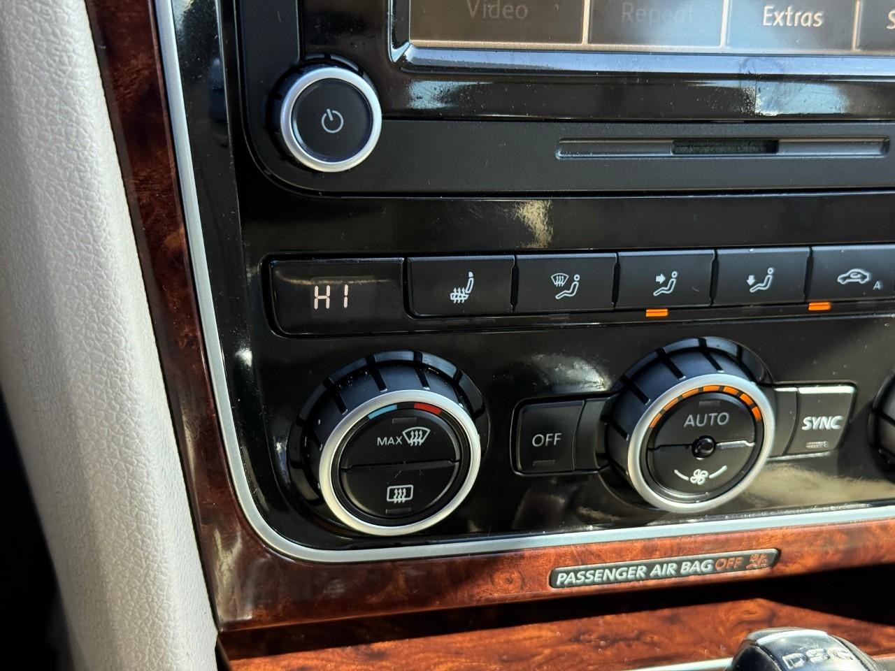 Volkswagen Passat Vehicle Full-screen Gallery Image 19