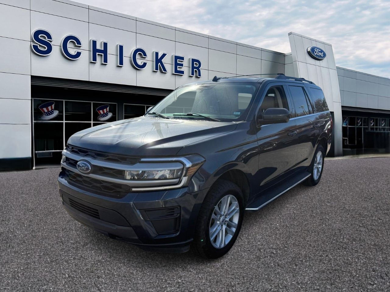 Ford Expedition Vehicle Full-screen Gallery Image 04