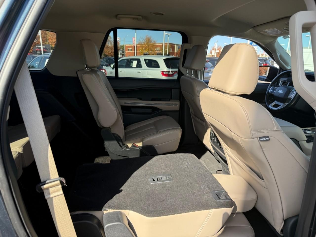 Ford Expedition Vehicle Full-screen Gallery Image 06