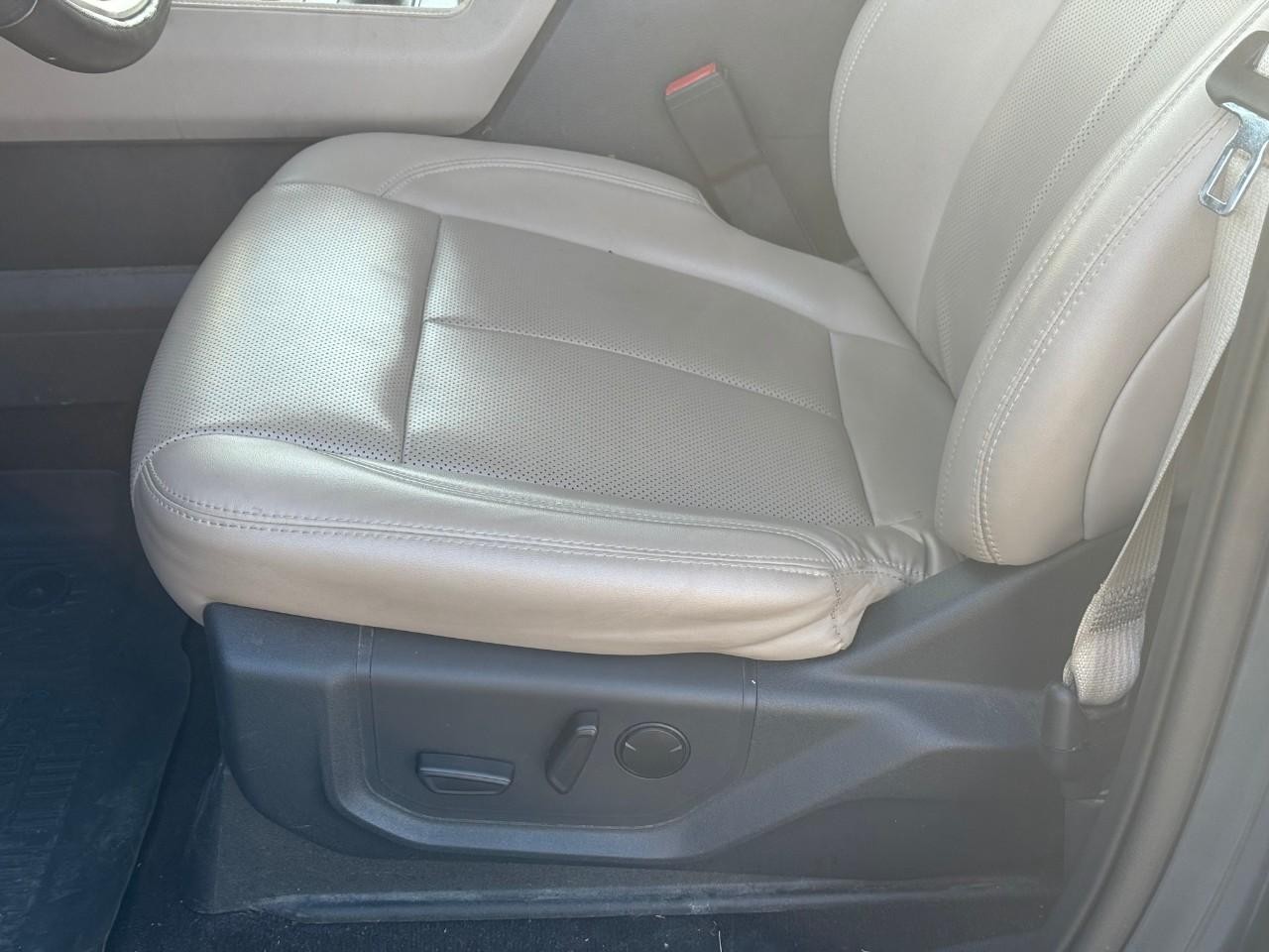 Ford Expedition Vehicle Full-screen Gallery Image 09