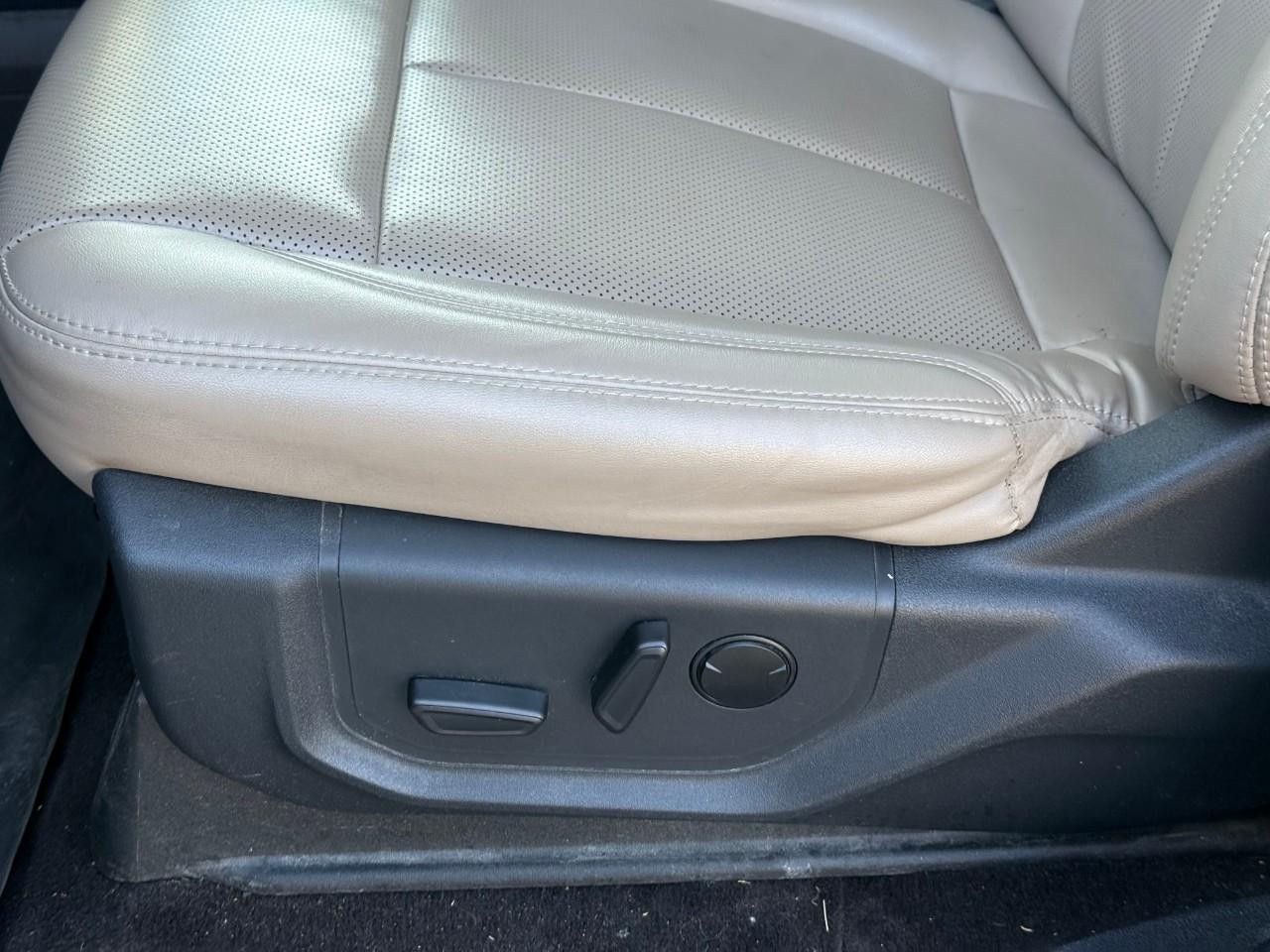 Ford Expedition Vehicle Full-screen Gallery Image 10