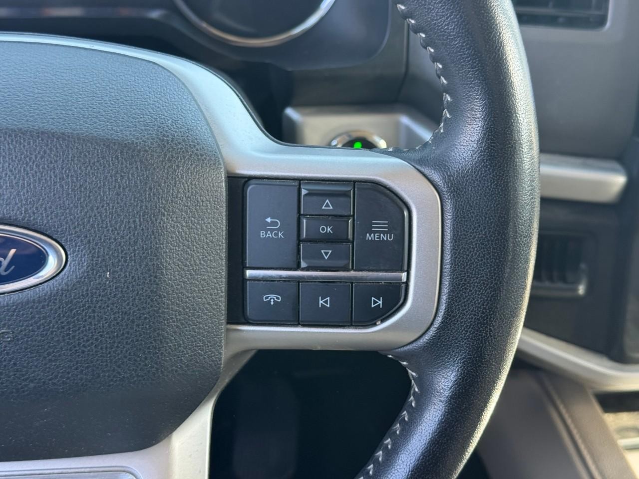 Ford Expedition Vehicle Full-screen Gallery Image 12