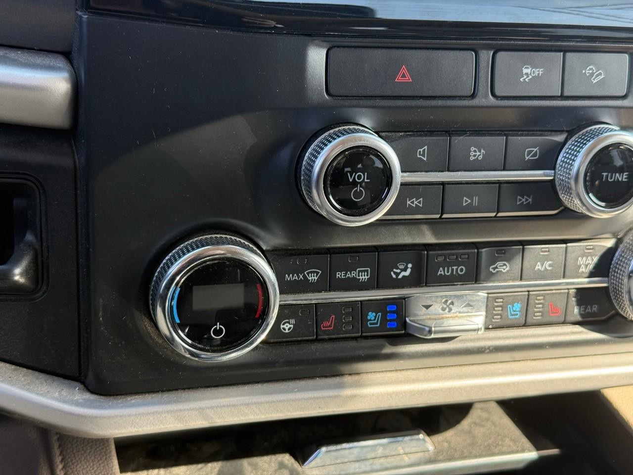 Ford Expedition Vehicle Full-screen Gallery Image 14