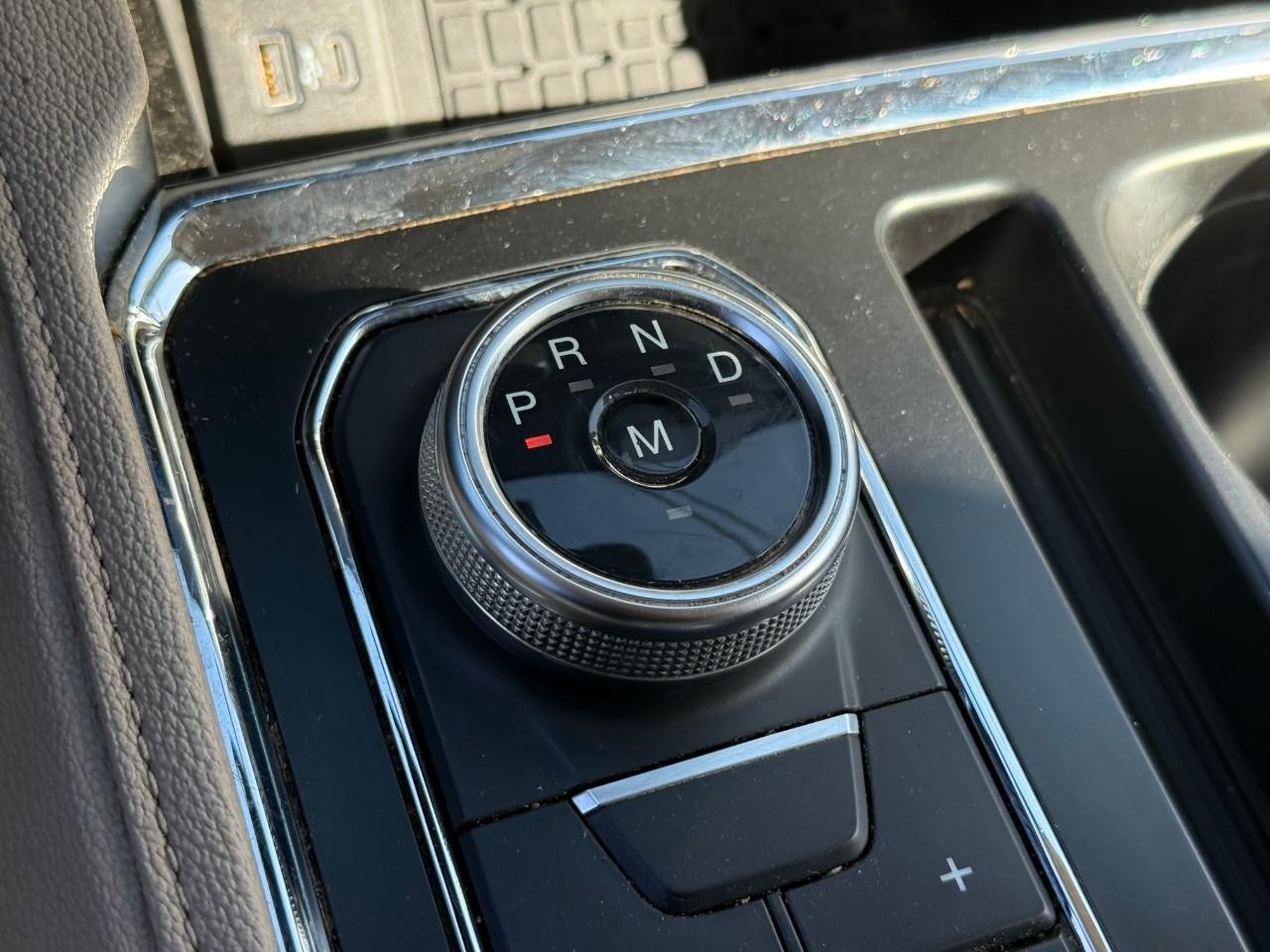 Ford Expedition Vehicle Full-screen Gallery Image 15