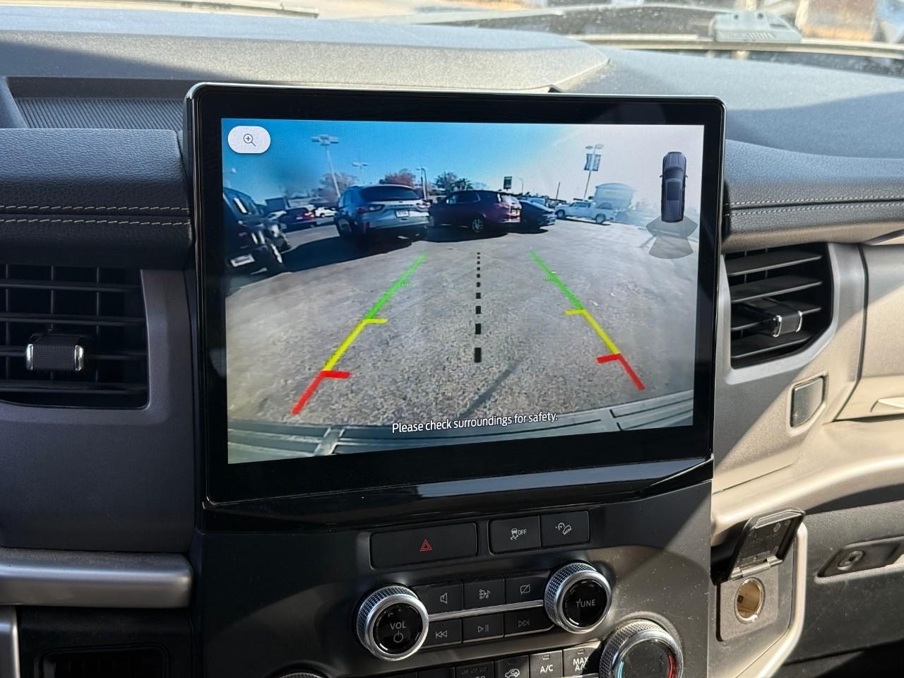 Ford Expedition Vehicle Full-screen Gallery Image 17