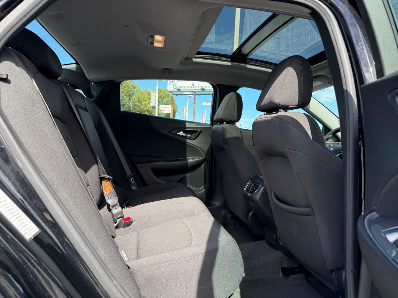 Chevrolet Malibu Vehicle Full-screen Gallery Image 05