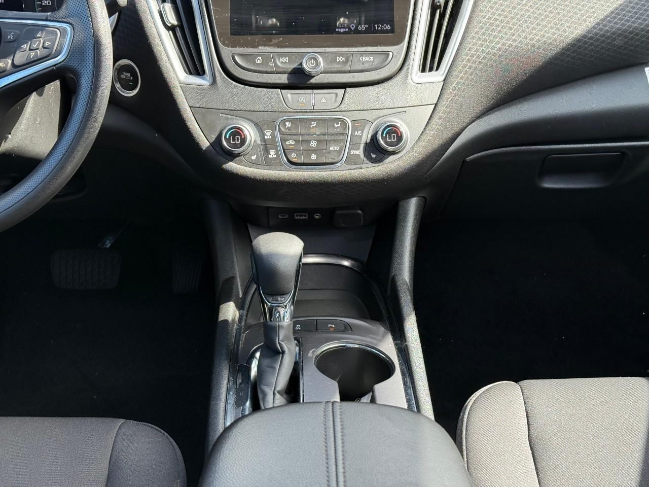 Chevrolet Malibu Vehicle Full-screen Gallery Image 09