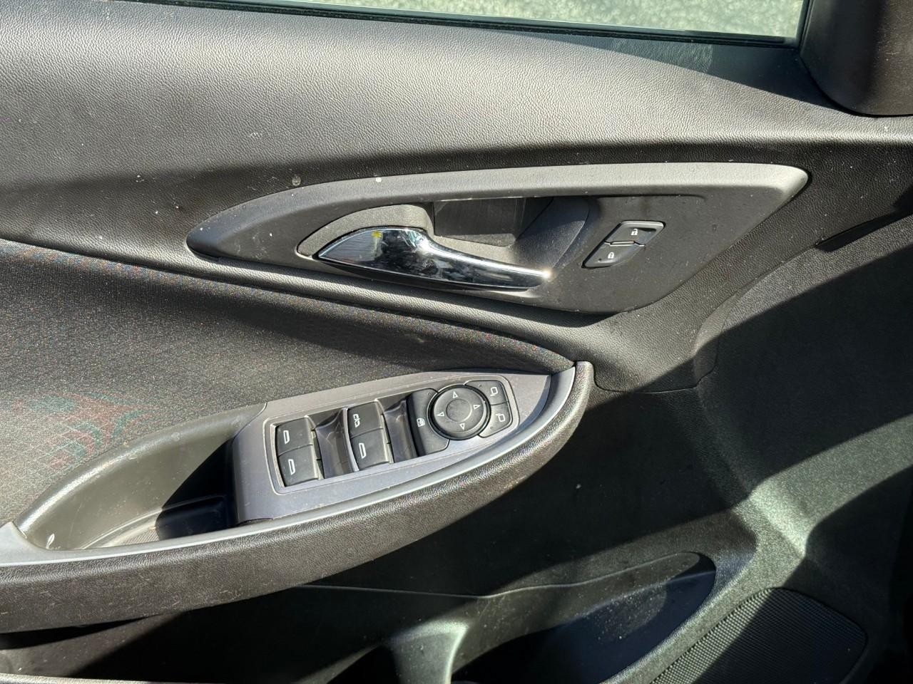 Chevrolet Malibu Vehicle Full-screen Gallery Image 10