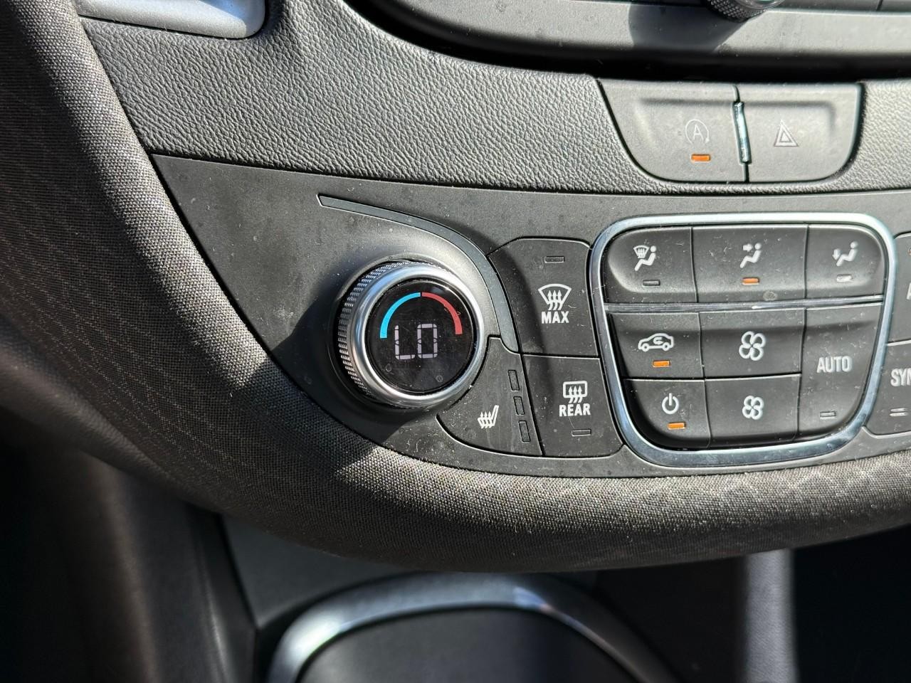 Chevrolet Malibu Vehicle Full-screen Gallery Image 17