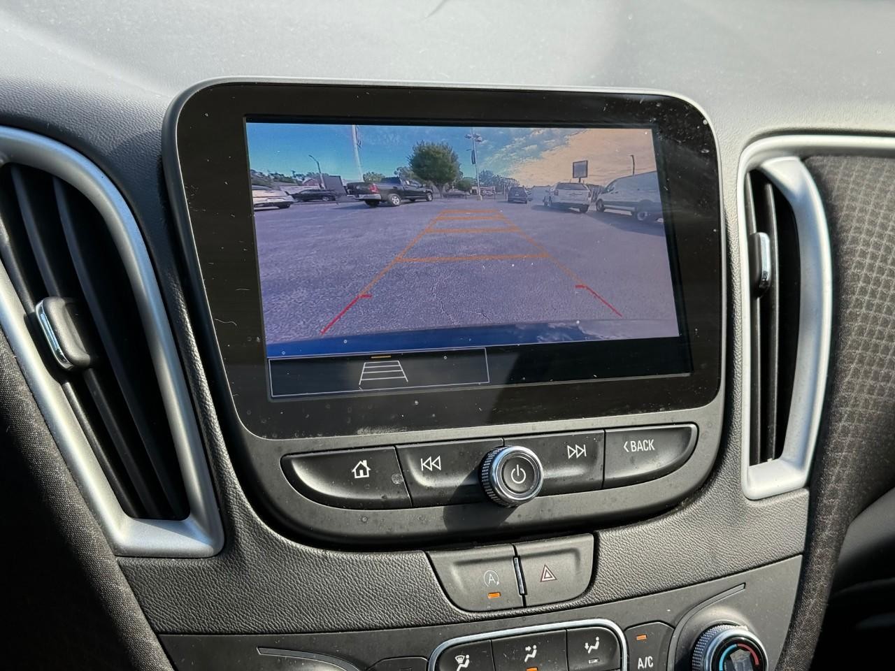 Chevrolet Malibu Vehicle Full-screen Gallery Image 18