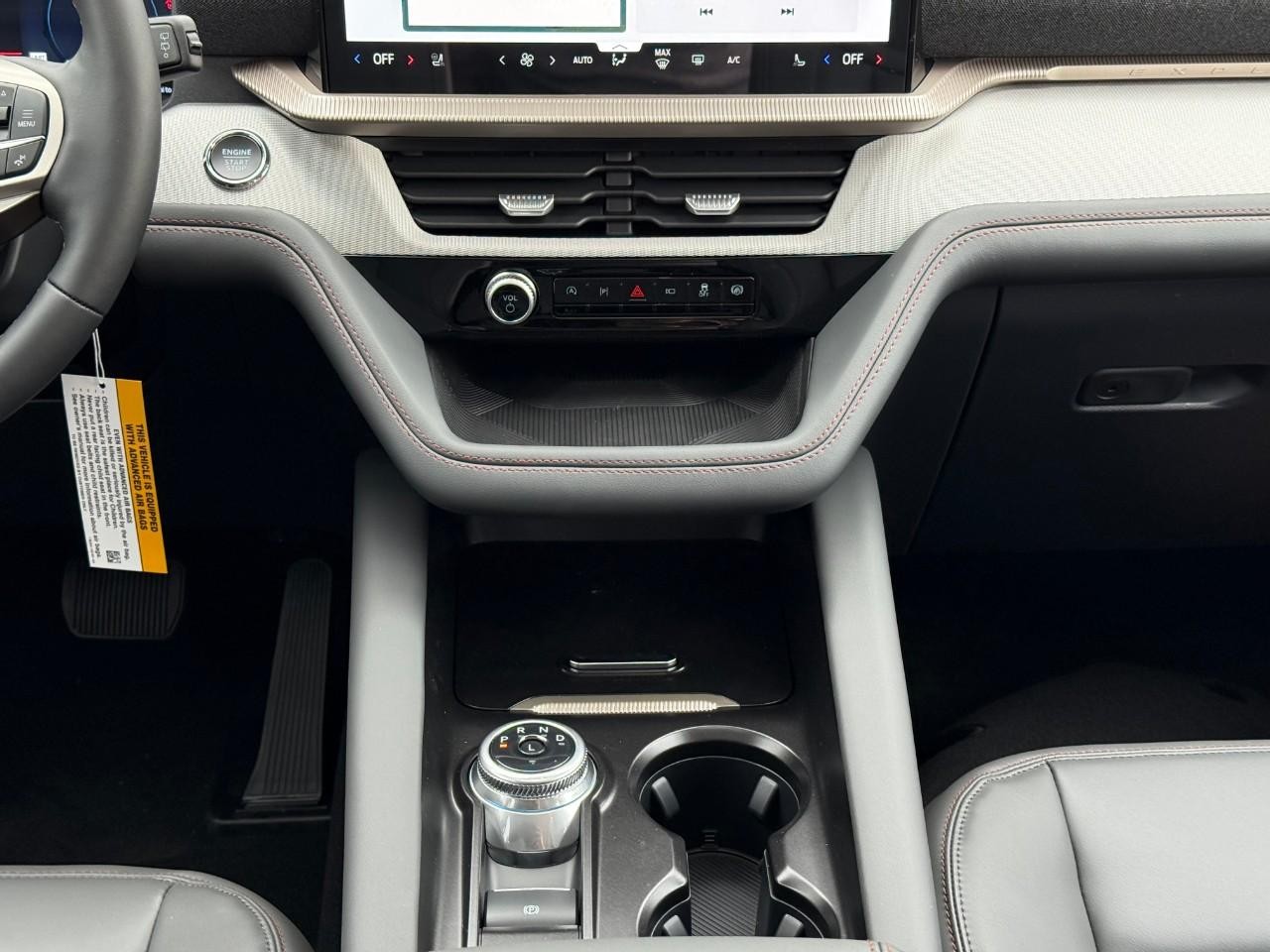 Ford Explorer Vehicle Full-screen Gallery Image 11