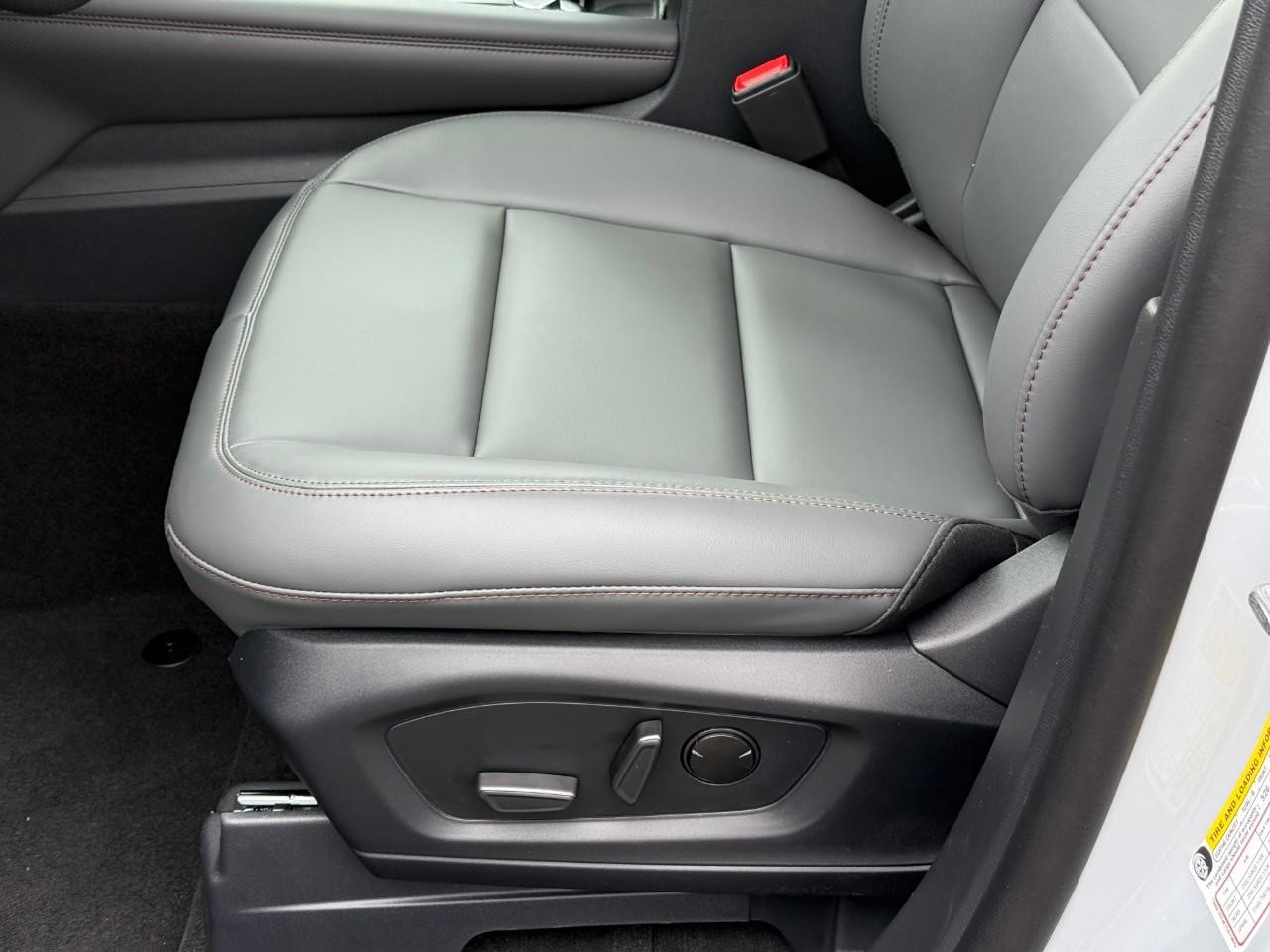 Ford Explorer Vehicle Full-screen Gallery Image 14