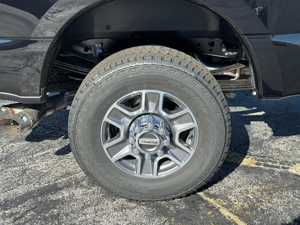 Ford Super Duty F-350 SRW Vehicle Full-screen Gallery Image 04