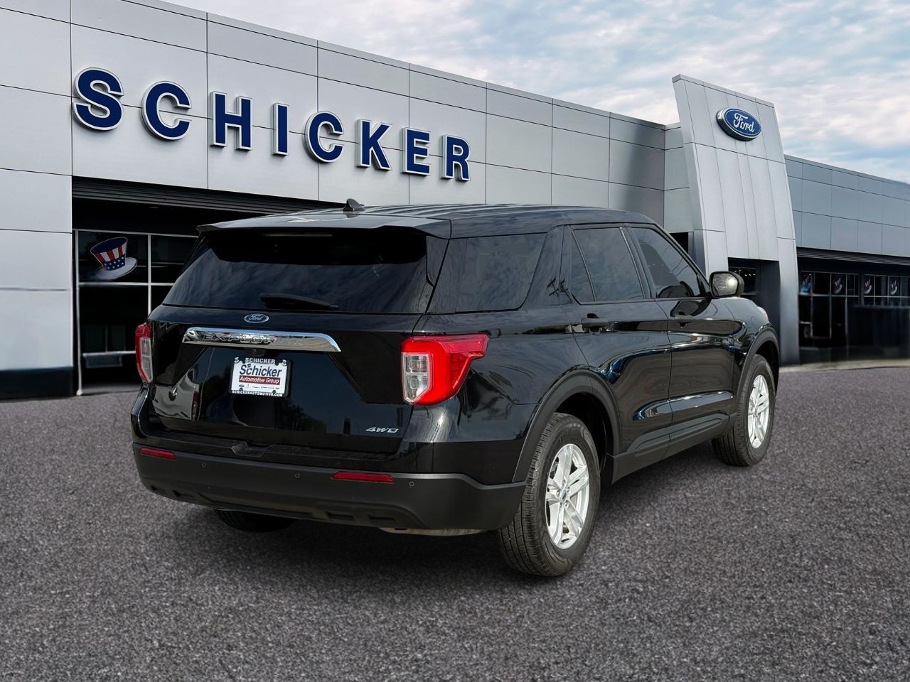 Ford Explorer Vehicle Full-screen Gallery Image 03