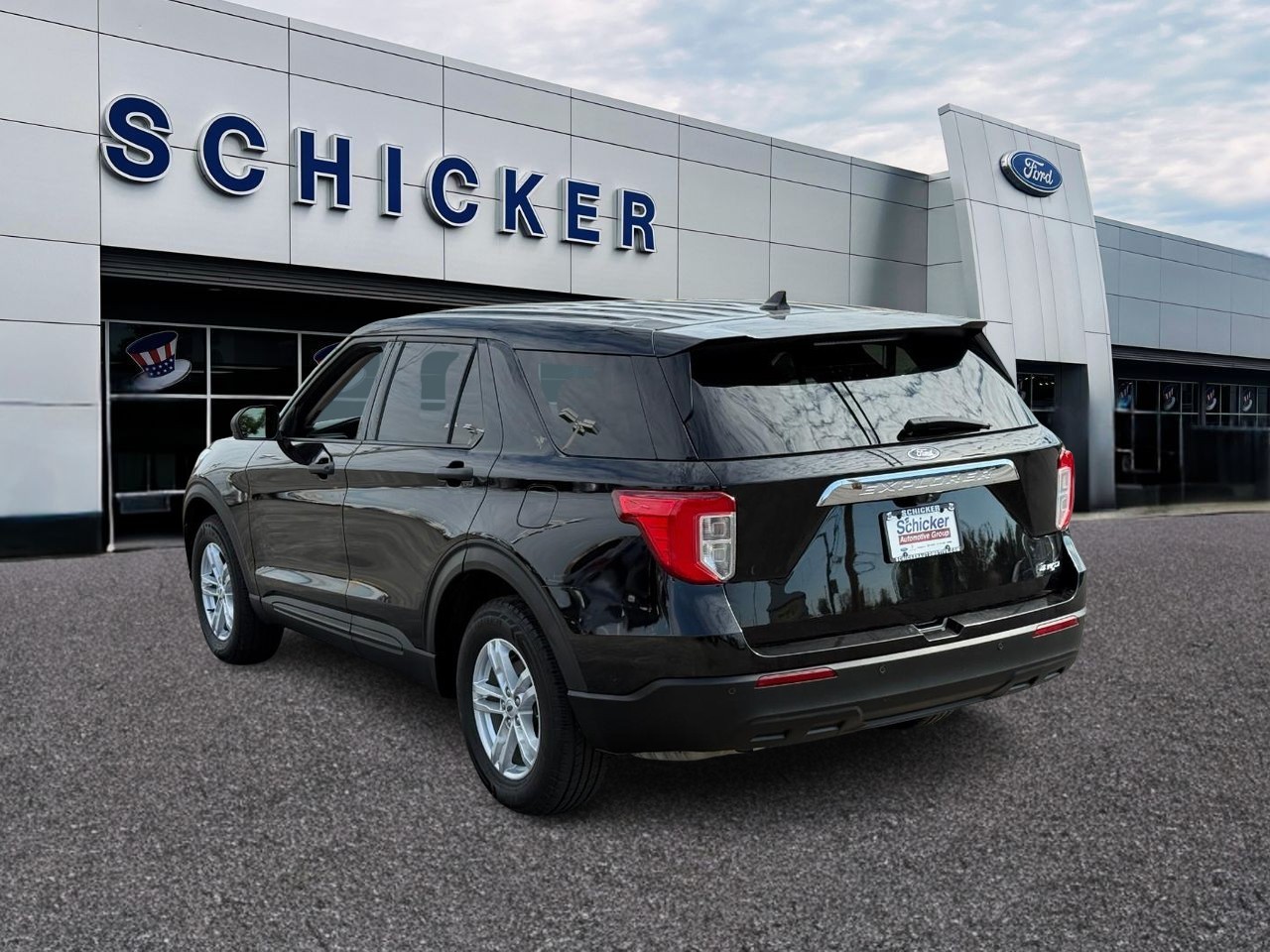 Ford Explorer Vehicle Full-screen Gallery Image 04