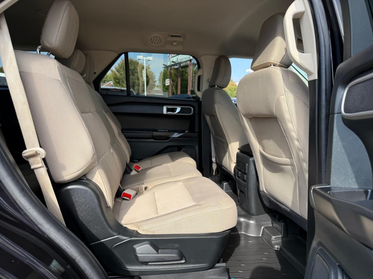 Ford Explorer Vehicle Full-screen Gallery Image 05