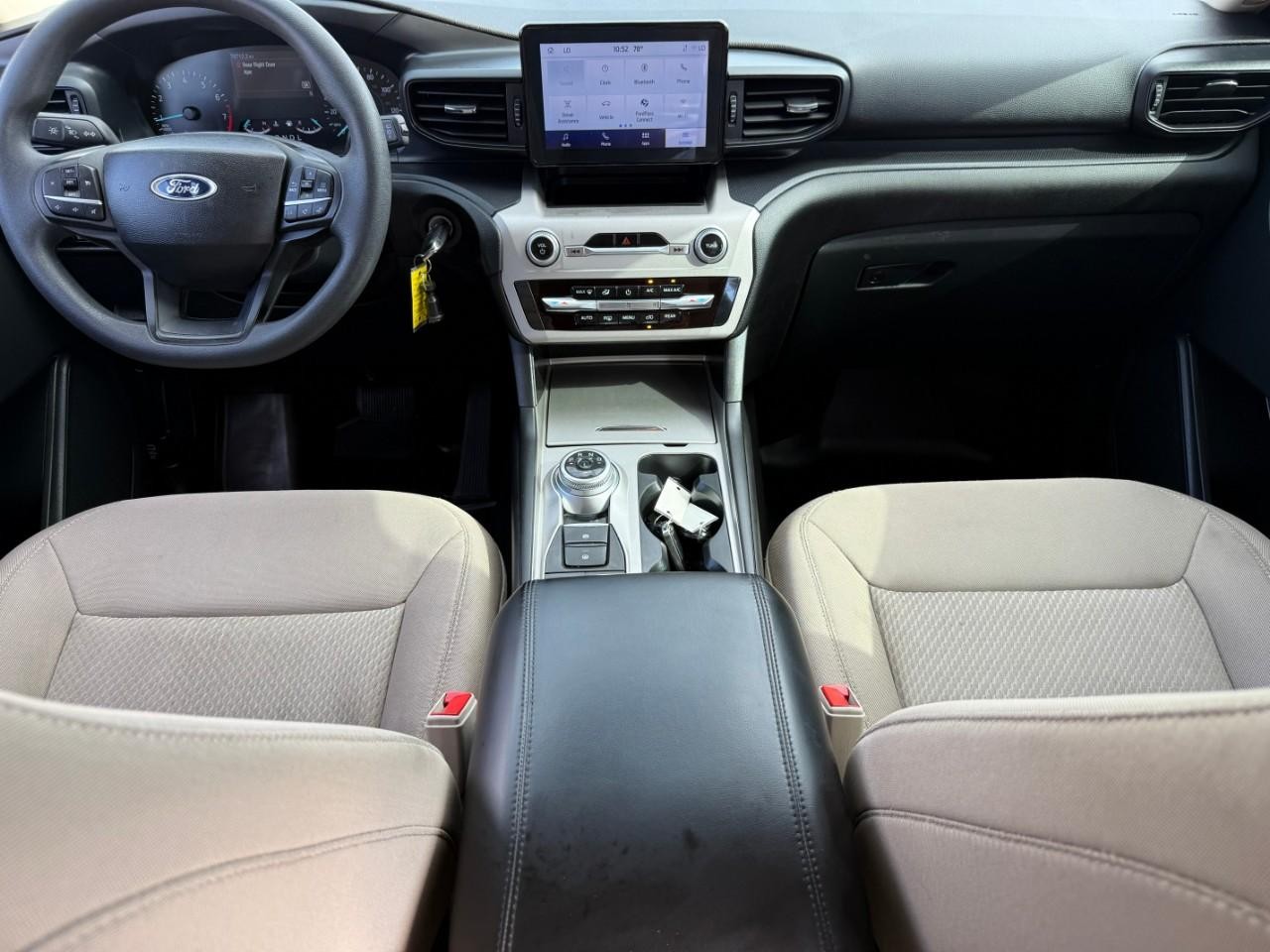 Ford Explorer Vehicle Full-screen Gallery Image 07