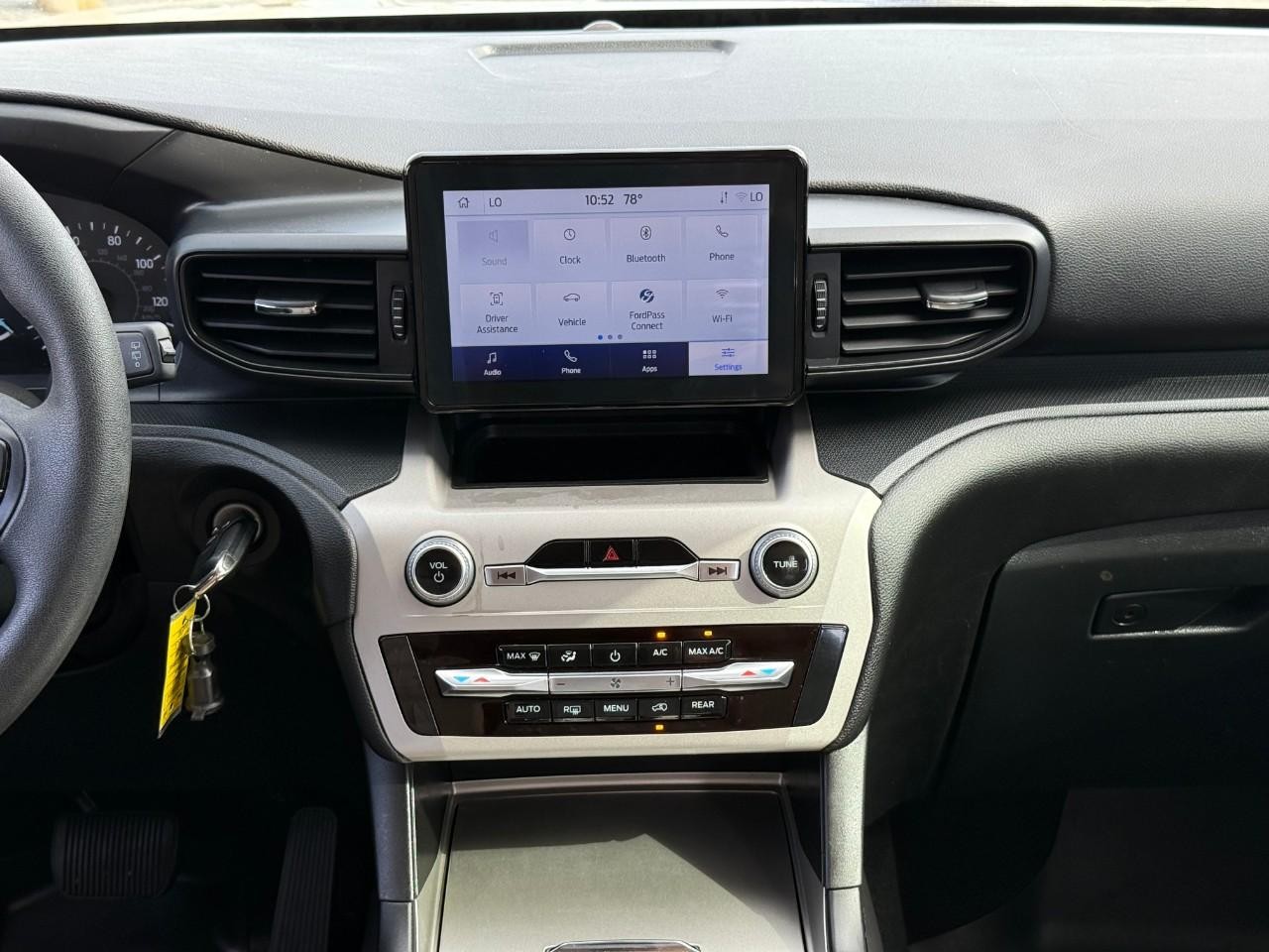 Ford Explorer Vehicle Full-screen Gallery Image 09