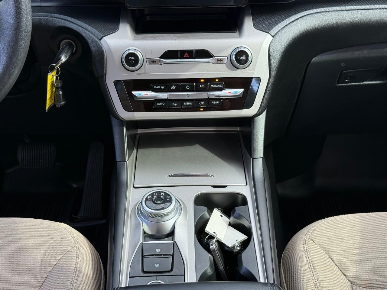 Ford Explorer Vehicle Full-screen Gallery Image 10