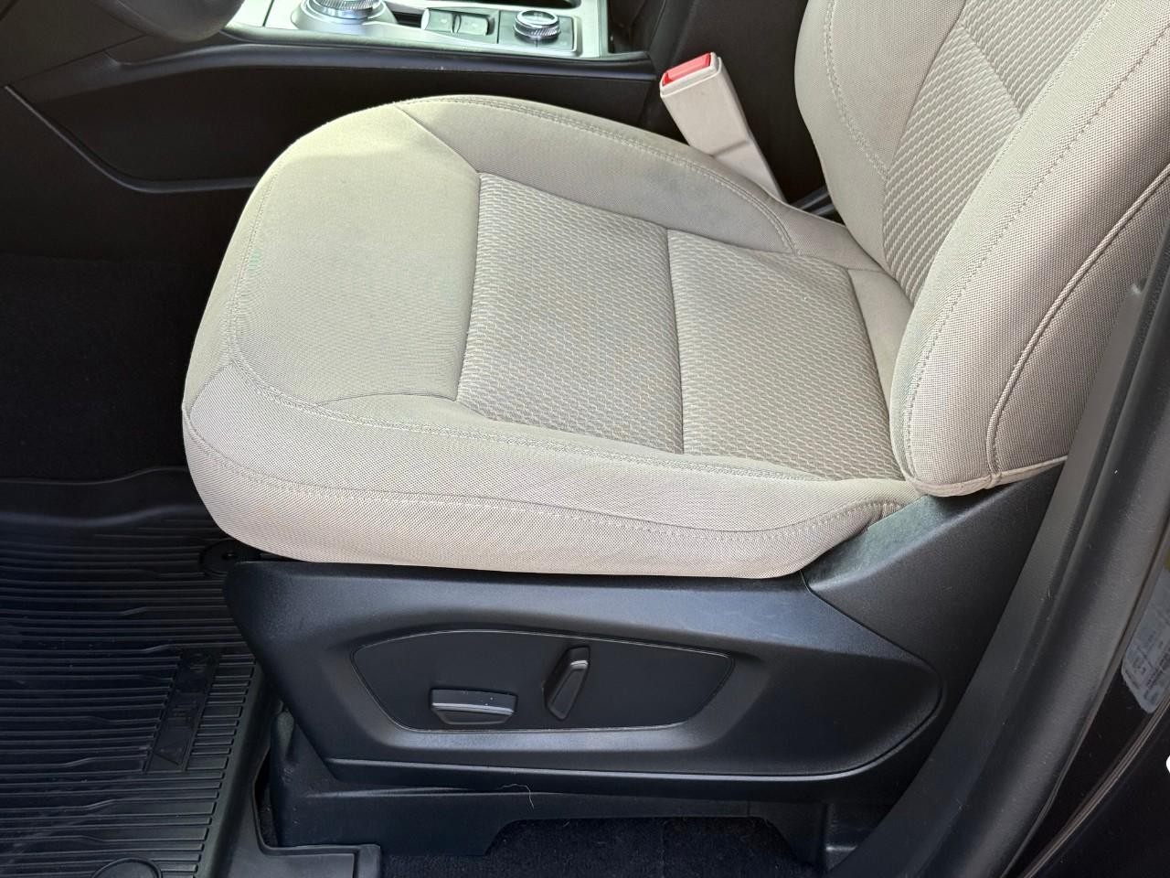 Ford Explorer Vehicle Full-screen Gallery Image 12