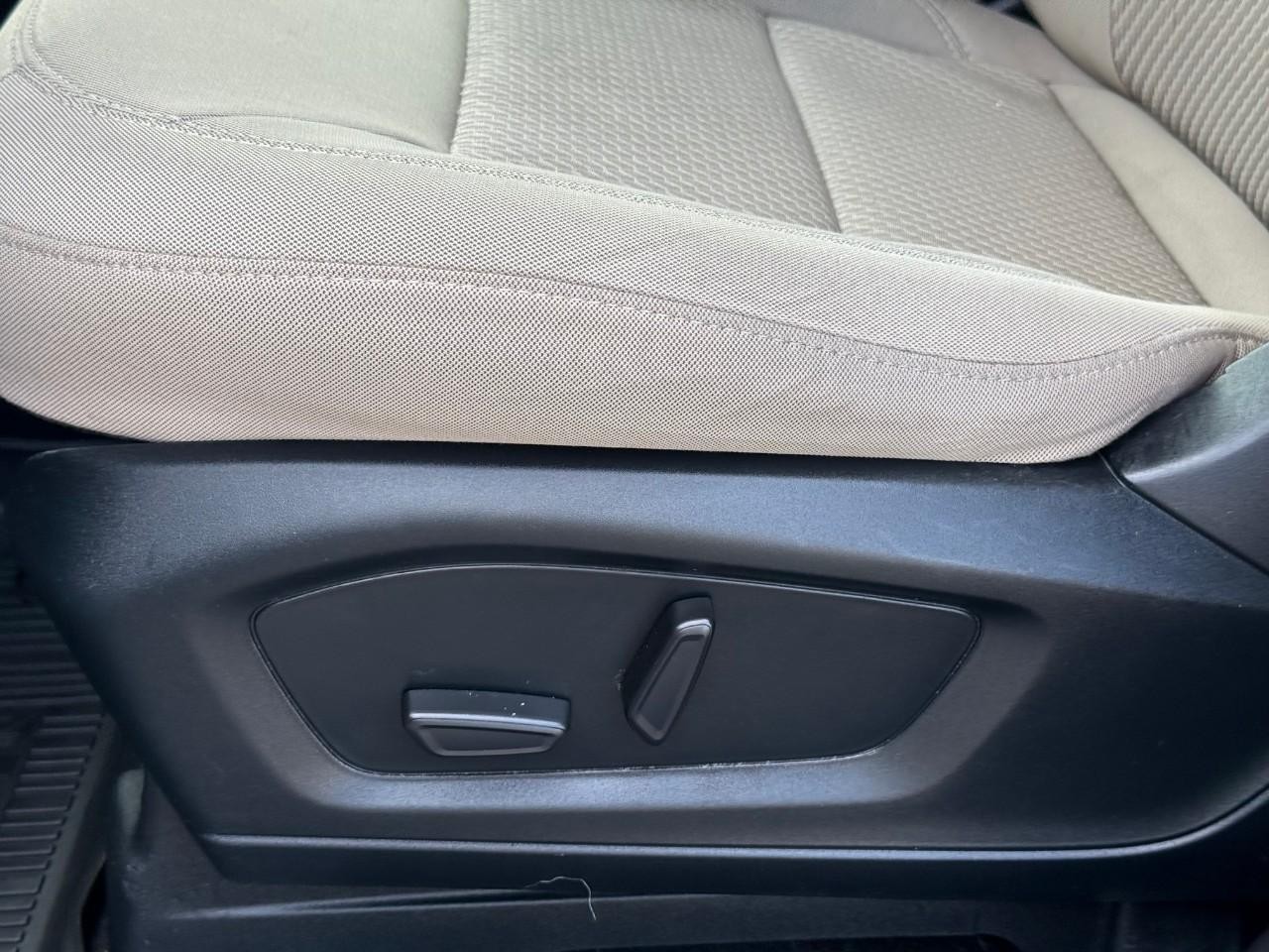 Ford Explorer Vehicle Full-screen Gallery Image 13