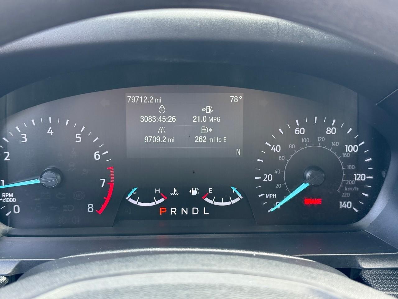 Ford Explorer Vehicle Full-screen Gallery Image 16