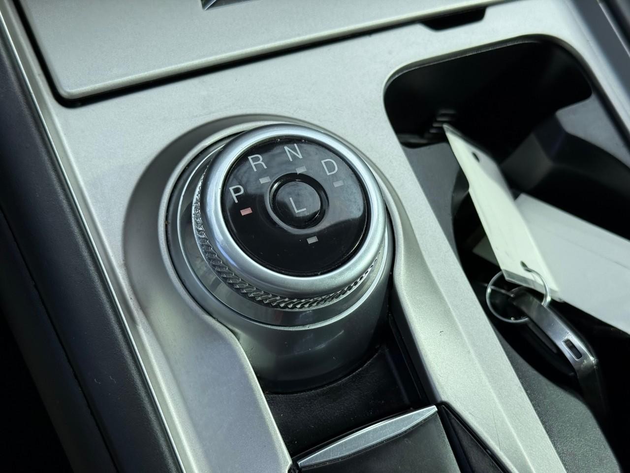 Ford Explorer Vehicle Full-screen Gallery Image 17