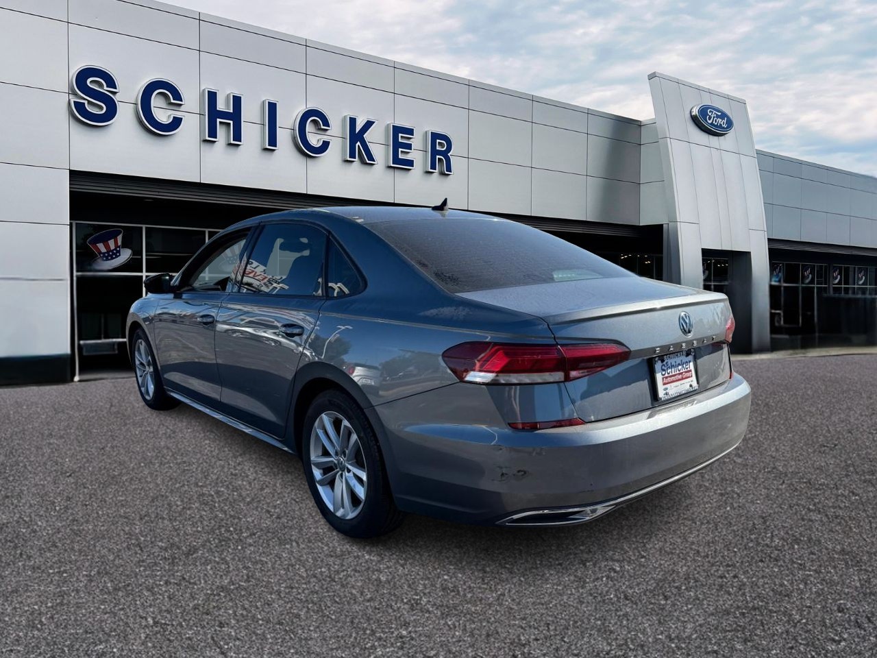 Volkswagen Passat Vehicle Full-screen Gallery Image 03