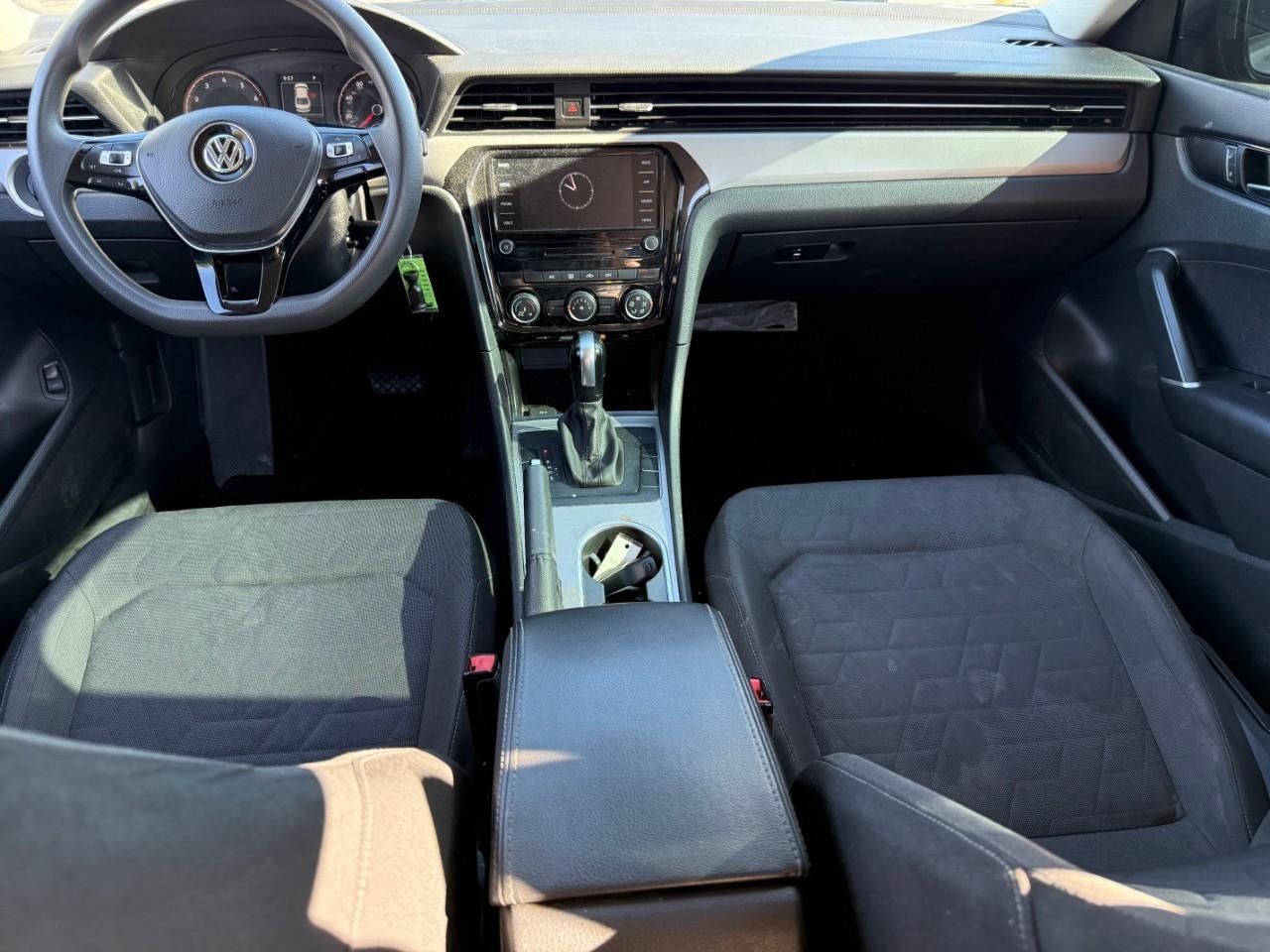 Volkswagen Passat Vehicle Full-screen Gallery Image 06