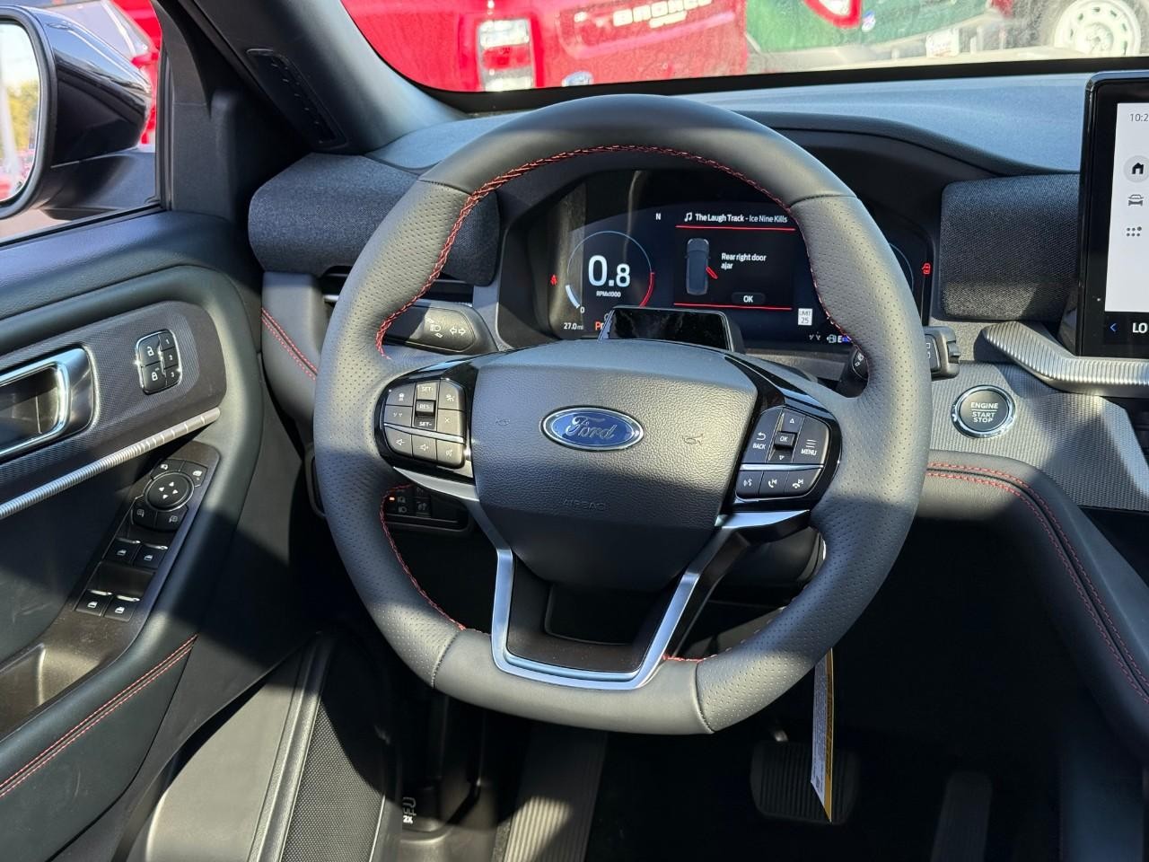 Ford Explorer Vehicle Full-screen Gallery Image 07