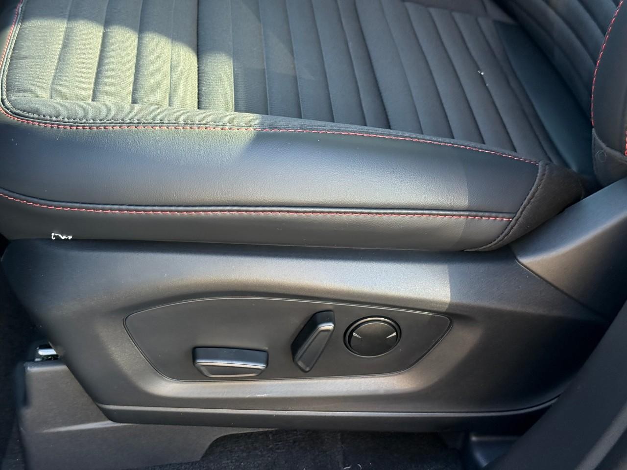 Ford Explorer Vehicle Full-screen Gallery Image 13