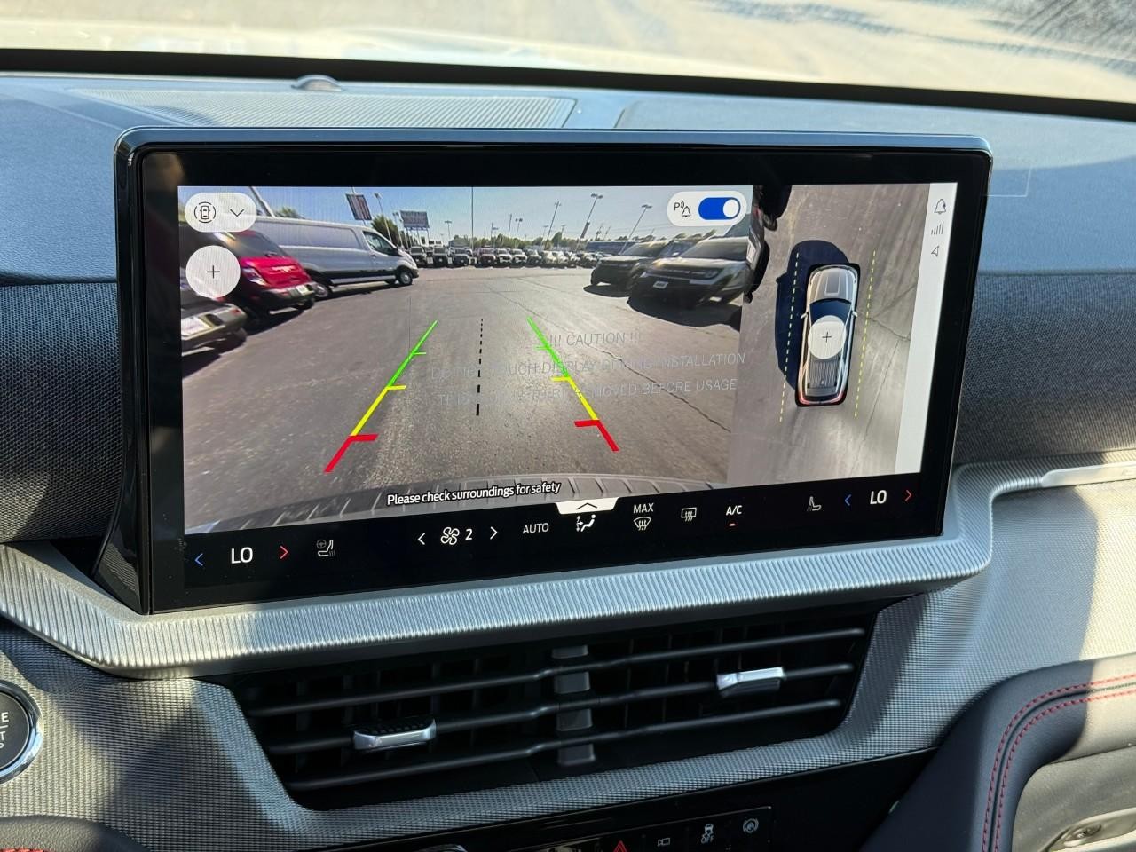 Ford Explorer Vehicle Full-screen Gallery Image 18